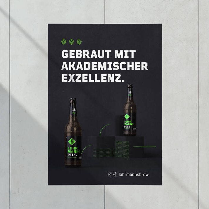Ein Plakat auf dem steht „Gebraut mit akademischer Exzellenz”