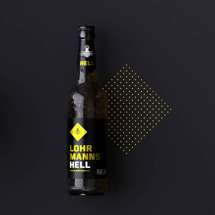 Eine Flasche Lohrmanns-Bier in einer 3D-Welt von oben betrachtet